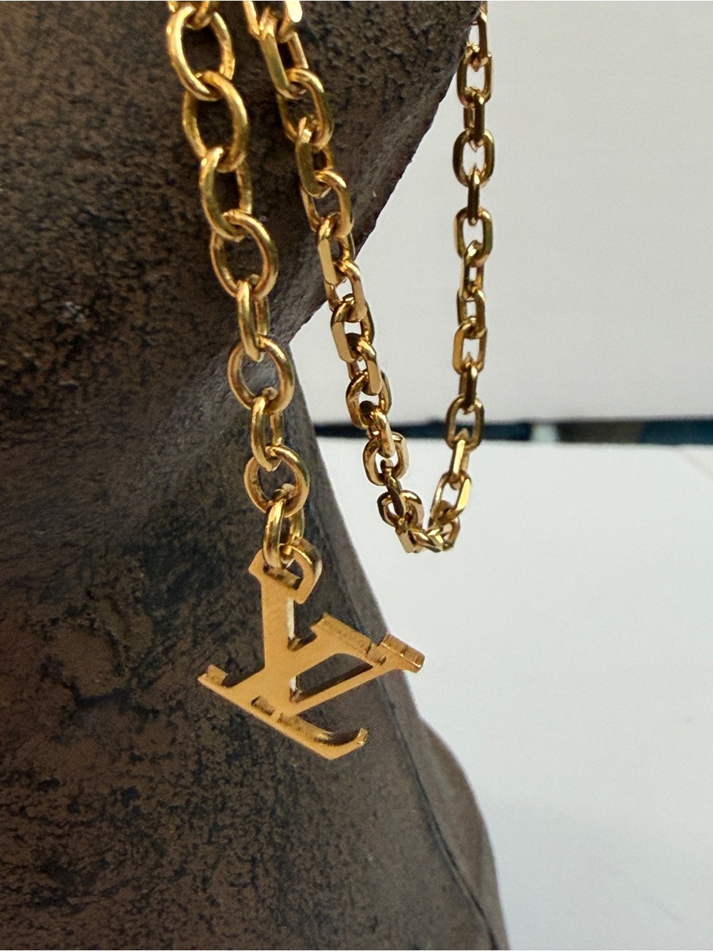 Louis Vuitton Gold Chain Necklace with Burgundy Heart Padlock - Picture 5 of 16